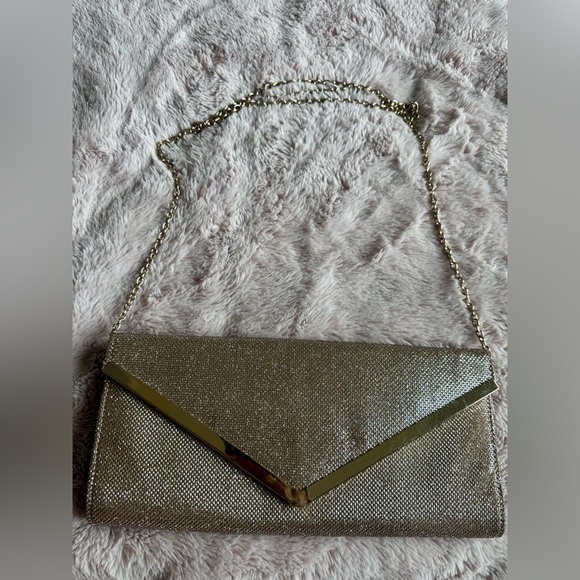 Elegant Gold Chain Clutch - Picture 1 of 2